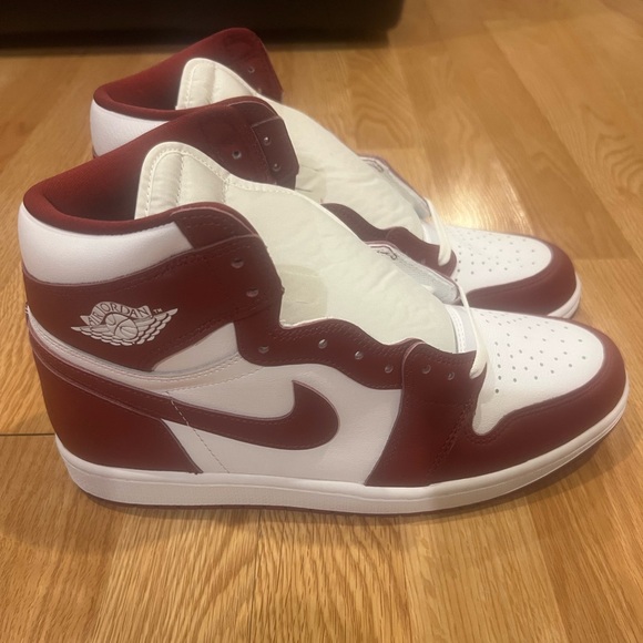 Air Jordan 1 OG Hi Team Red - Picture 3 of 9